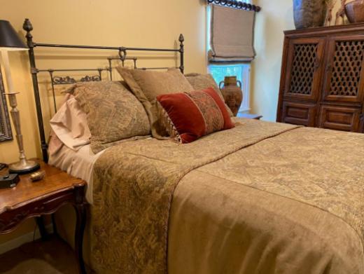 Standard Queen Room interior